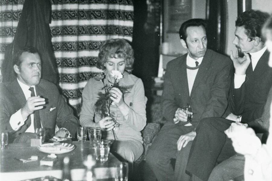 uprostřed G.  Wyszomirska vpravo, arch. Zdeněk (nečitelné) 